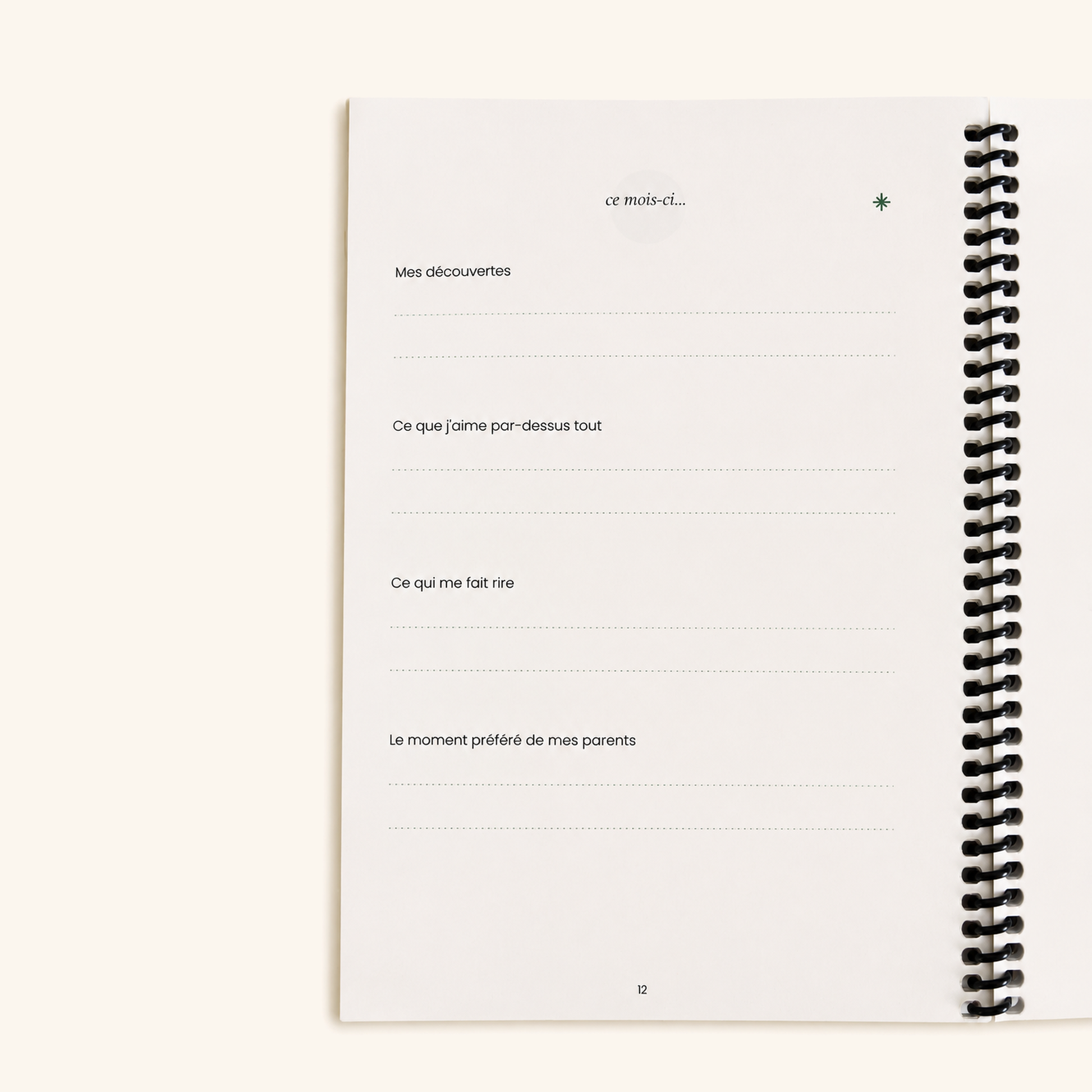 Page mensuelle à remplir du carnet de souvenirs bébé, mes découvertes et le moment préféré des parents