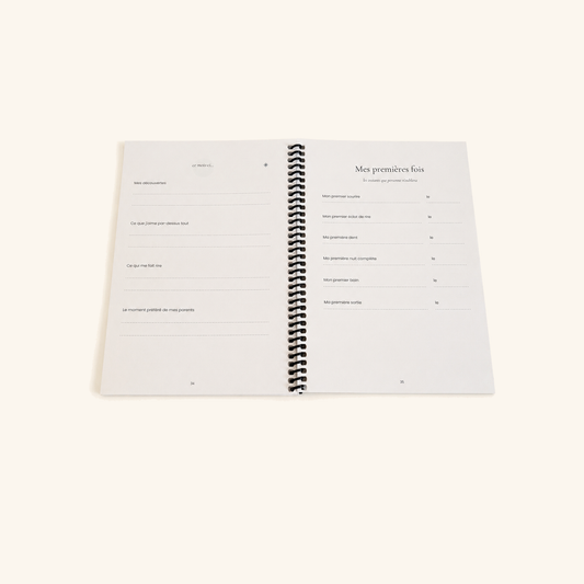 Double page Mes premières fois du carnet de naissance, premier sourire, première dent et premiers pas de bébé