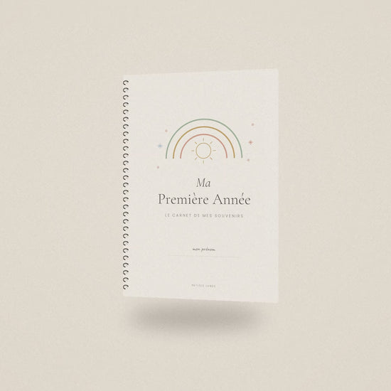 Présentation vidéo du carnet de naissance Ma Première Année : couverture, pages et dos
